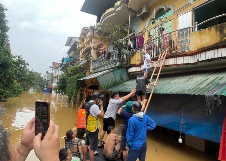 Thiết kế nhà thoáng khí, mái dốc